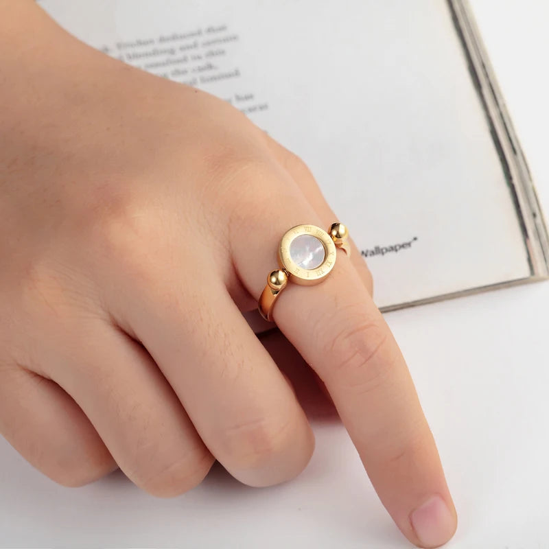 Bague Émail et Coquillage Tournante - Design Classique Femme avec Numéros Romains