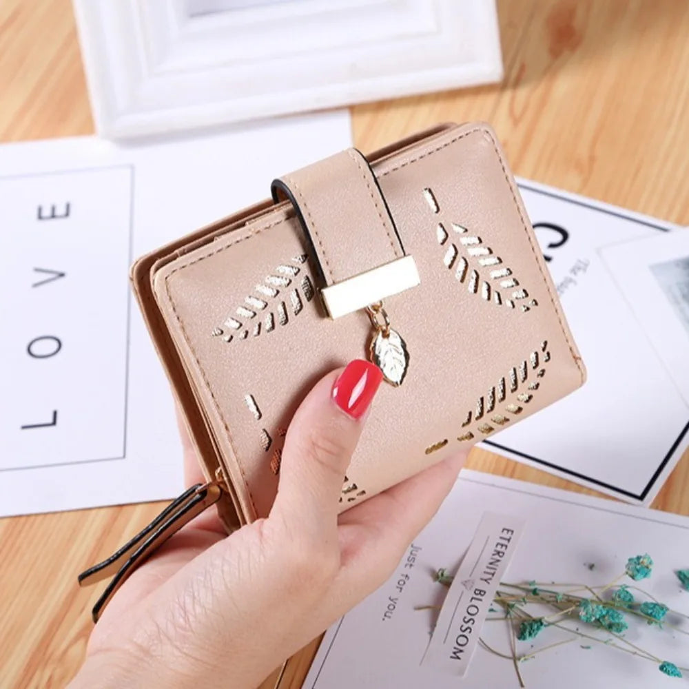 Portefeuille Femme Cuir Court avec Fermeture Éclair - Design Feuille Creuse