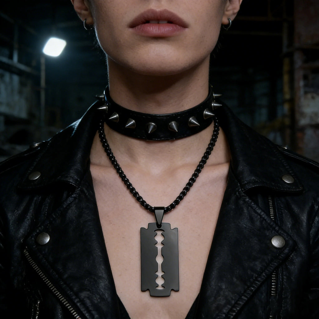 Collier Pendentif Lame Gothique Acier Inoxydable Noir